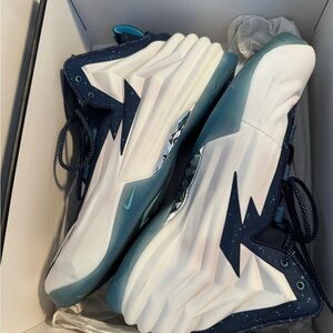 Nike Dark Blue and Light Blue Geometric Sneakers